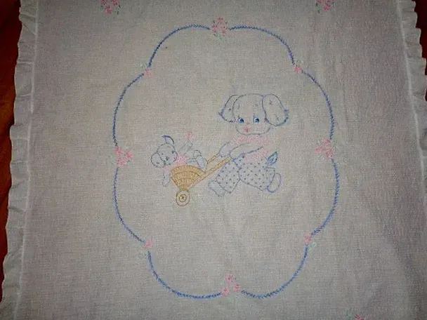 CHILD'S VINTAGE EMBROIDERED PUPPY DOG & BABY BEDSPREAD HANDMADE CRIB BED COVER