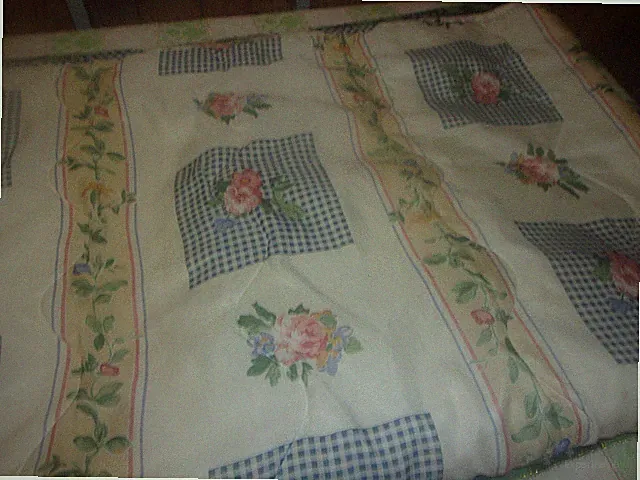 FLORAL QUILTED CRIB /TODDLER BED BED SPREAD
