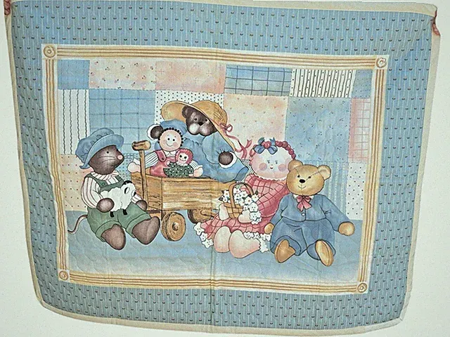 Handmade New Quilt Infant/Toddler Low Loft Child Baby Light Wt. 43 1/2" X 35"
