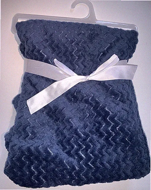 NWOT Stylish Baby Soft Flannel Fleece Baby Infant Throw Blanket Dark Blue Zigzag